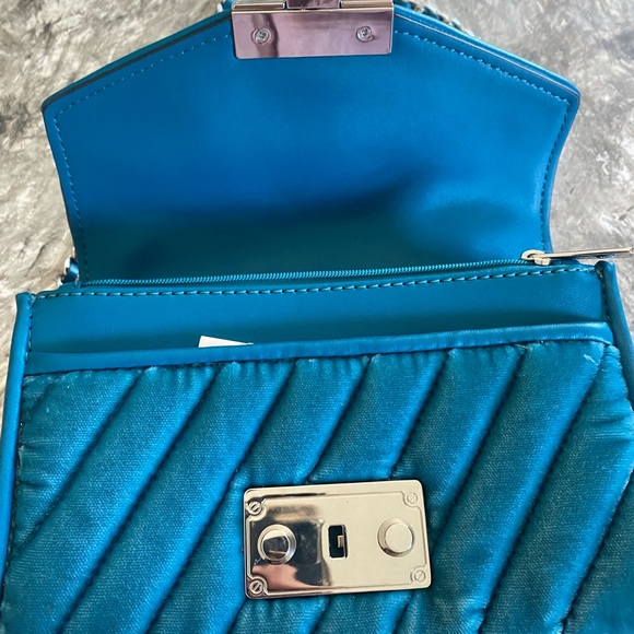 Michael Kors quilted velvet crossbody, color indigo - Picture 3 of 7